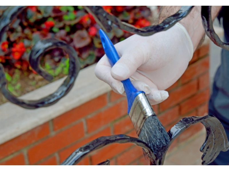 Welche Arten von Farben und Beschichtungen schützen Zaunkom